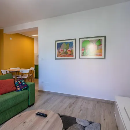 Cozy In With Kitchen Apartment *