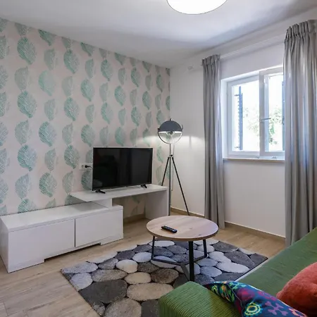 Cozy In With Kitchen Apartment Ravni